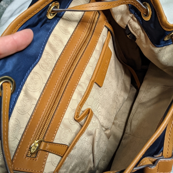 ⭕SOLD ⭕Michael Kors Medium nylon backpack - Picture 2 of 8